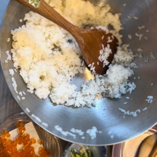 家属有福｜好看更好吃的扇贝鱼籽散寿司料理...