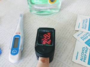 【微众测】特殊时期家中医药箱备货推荐-血氧仪