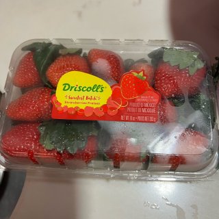 法拉盛新世界超市的草莓🍓好合适😊...