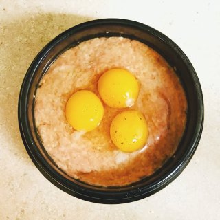 三颗鸡蛋打在坑里