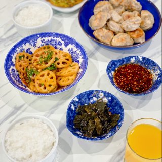 周末中式早餐🥣煎饺+凉拌藕片+葱油饼+粥...