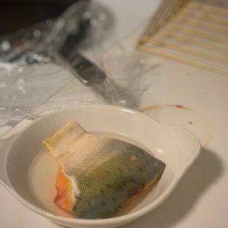 米君厨房｜晚餐一人食：三文鱼蘑菇炊饭🐟·...