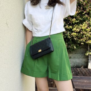 夏日清新绿色穿搭｜白T+🌿绿色高腰短裤...