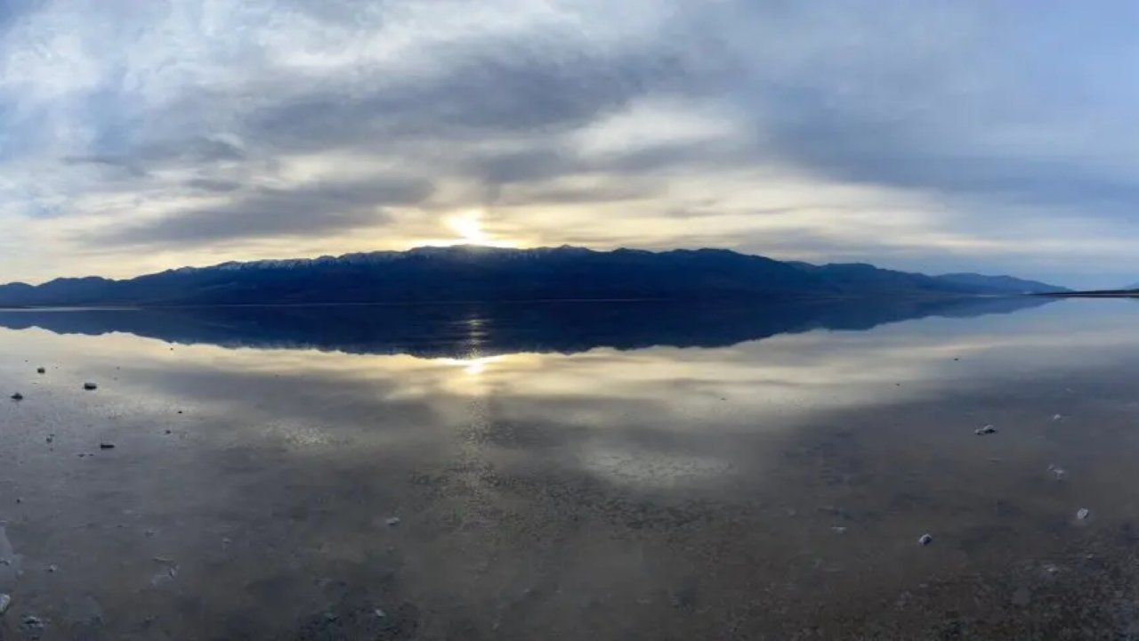 就这几周了～Death Valley的镜湖美极了