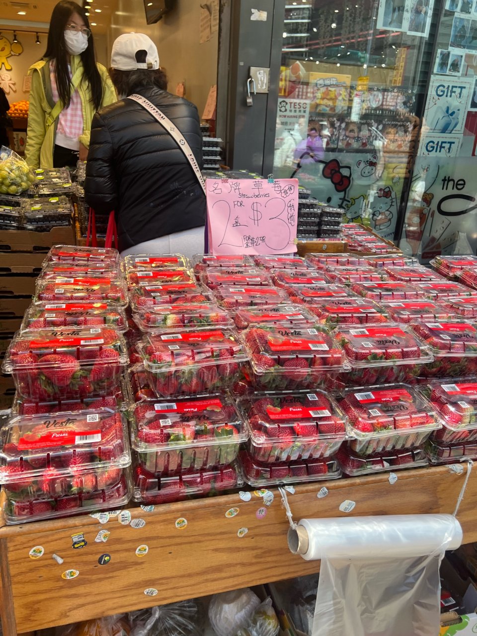包果园今天的草莓🍓2盒3块钱...