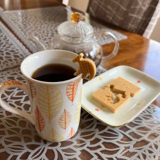 微熱山丘下午茶☕️柚香蘋果酥+山丘芭娜娜...