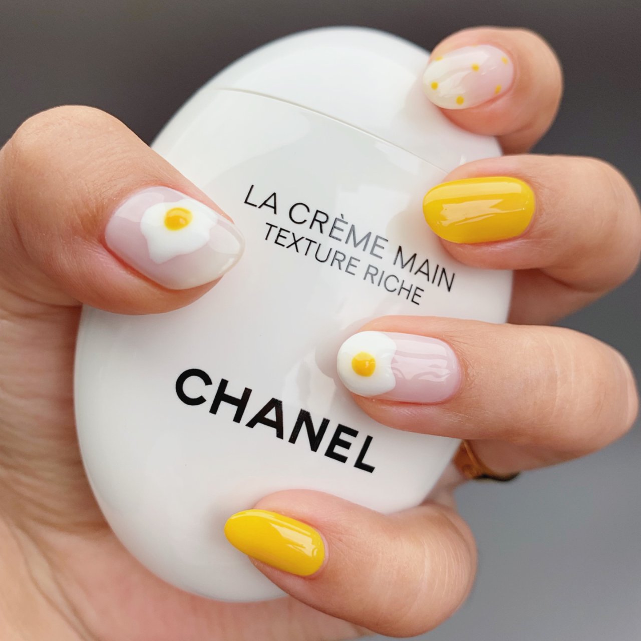Chanel 香奈儿,美甲,活力黄