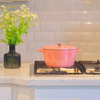🌸粉色花朵珐琅铸铁锅：打开厨房的仪式感