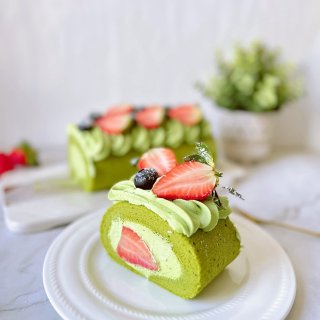 抹茶草莓蛋糕卷｜春天里的一抹清新绿色...