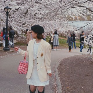 【🌸中央公园赏樱遇上阴天，那就自己穿一身...
