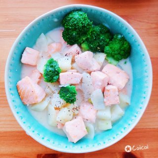 菜菜厨房| 百吃不厌的奶油三文鱼炖菜~...