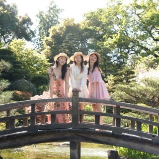 樱花树下🌸再发一组和小姐妹的美照吧...