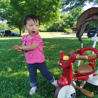 夏日午后，带我家小女汉子去公园骑新车～...