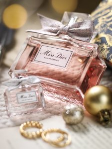 2022限量款Miss Dior圣诞礼盒来了！