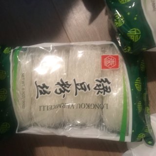 洽洽香瓜子，香港超市3.99 一包...