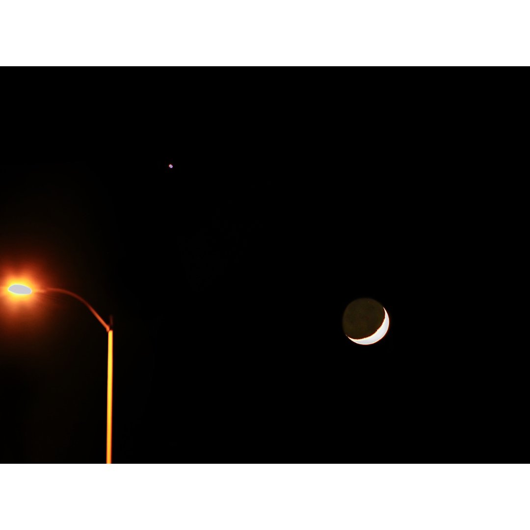 昨晚的金星合月看了吗？抬头肉眼清晰可见!...
