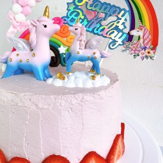 粉色少女心的Unicorn🦄️生日蛋糕...