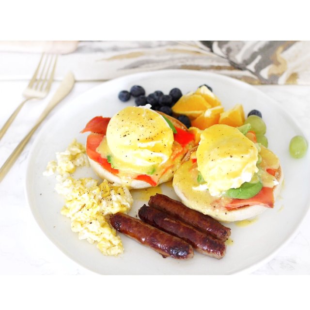 经典美式早午餐🍳烟熏三文鱼本尼迪克蛋😋