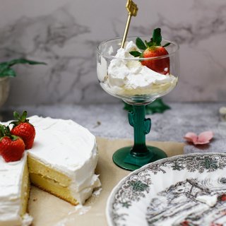 𝟚𝟘𝟚𝟙新年第一款甜品-草莓蛋糕➕撒金币...