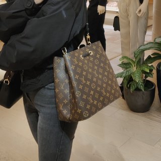 Luxury Monogram Canvas and Leather Handbag Neonoe | LOUIS VUITTON ®