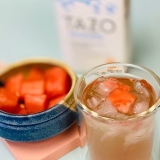 清凉一夏：来一杯Tazo西瓜黄瓜冰茶饮料...