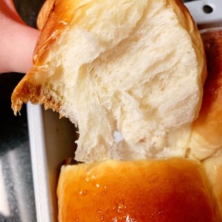 超柔软细腻的奶香甜面包...