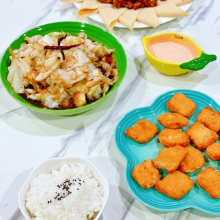 周六晚餐小饭桌：炸鸡块+炝莲白+京酱肉丝...