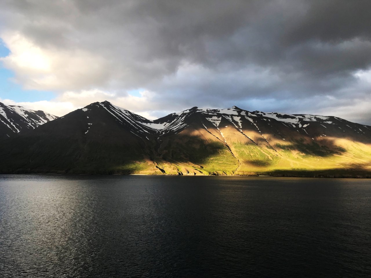 【冰岛之旅】从冰岛海神秘的黑，窥见北冰洋...