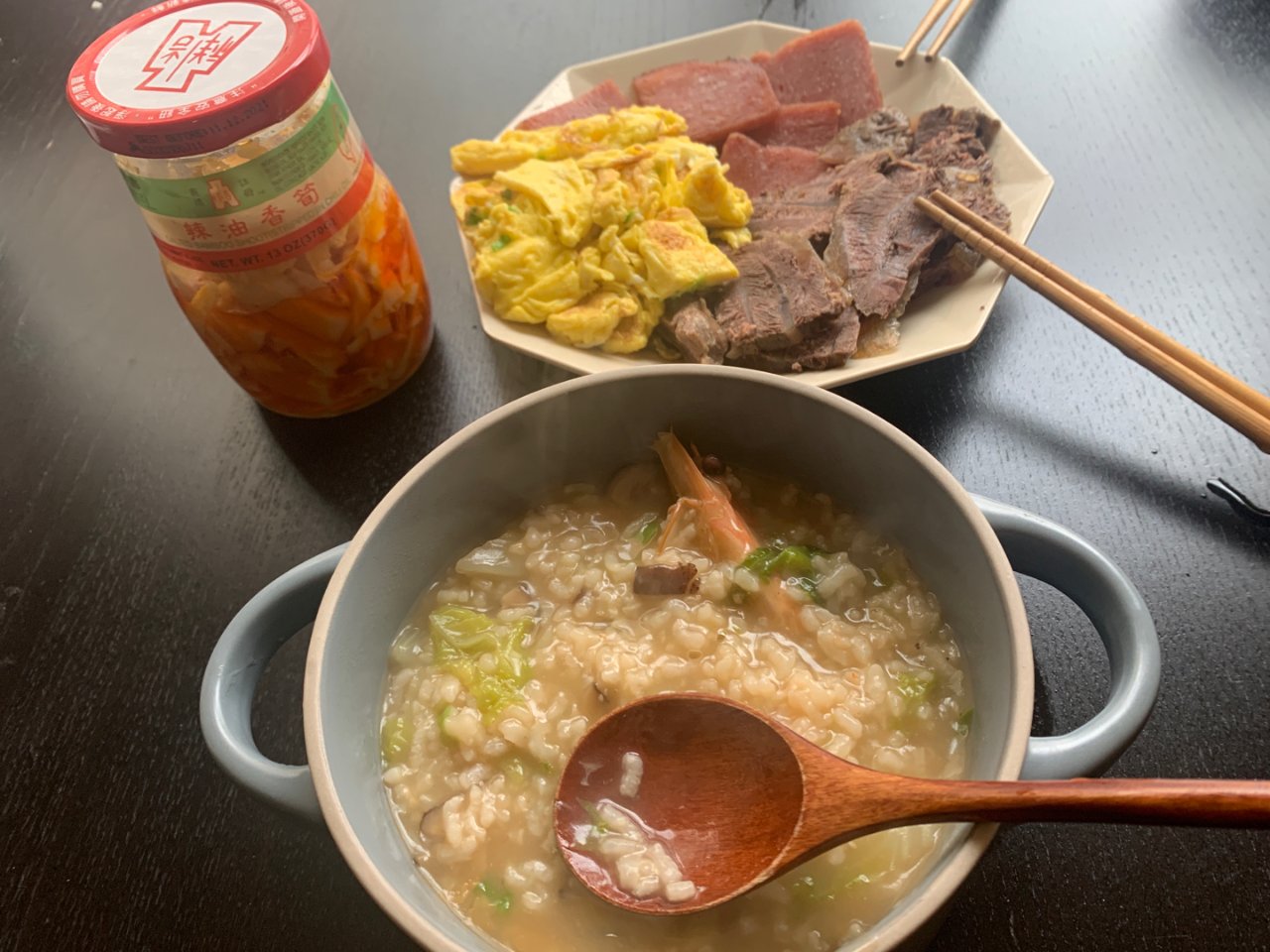 4/23早餐: 海鲜粥+牛腱午餐肉等...