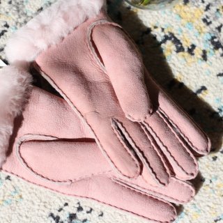 粉色的羊毛手套...