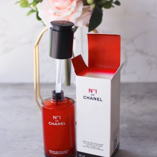 红色山茶花正在绽放，Chanel一号...
