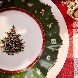 圣诞餐桌没有圣诞盘子是不完美的！...