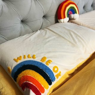 🌈我的屋里多了道美丽的彩虹～换新床单啦...