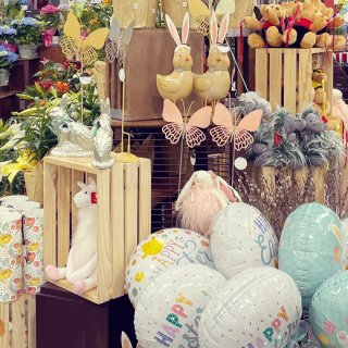 晒复活节—北加超市复活节各式鲜花和糕点。...
