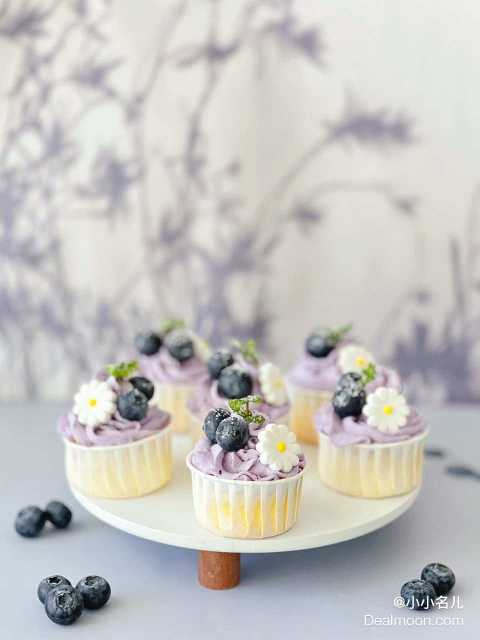 蓝莓酸奶纸杯蛋糕｜紫色真的很梦幻...