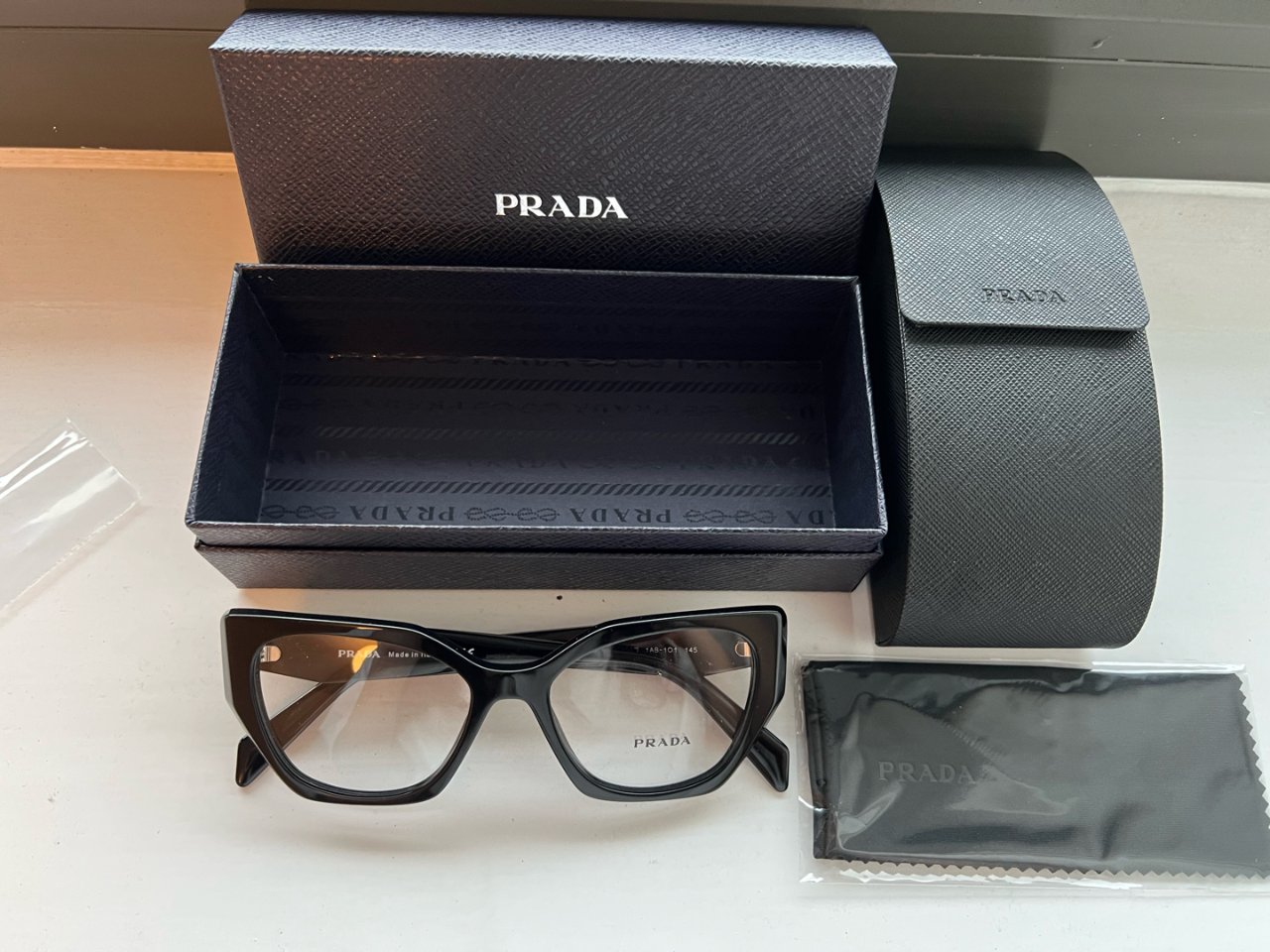 86镑的Prada眼镜