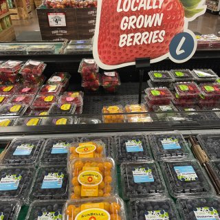 晒健康—豆芽Sprouts超市各式莓子B...