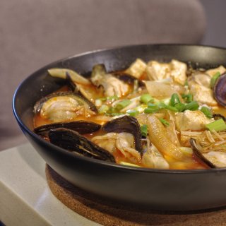 用亲手抓来的海鲜做一锅香浓的韩式海鲜豆腐...