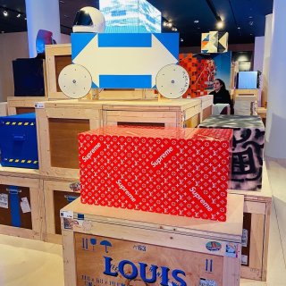 Louis Vuitton Exhibi...