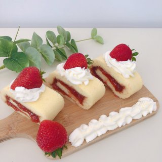 夏日甜品｜草莓瑞士卷...