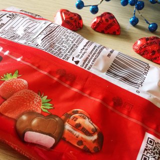 草莓夹心的好时巧克力...