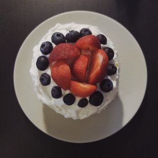烤个蛋糕祝自己生日快乐...
