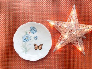 精致的Lenox蝴蝶餐盘