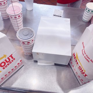 IN-N-OUT 必点菜单...