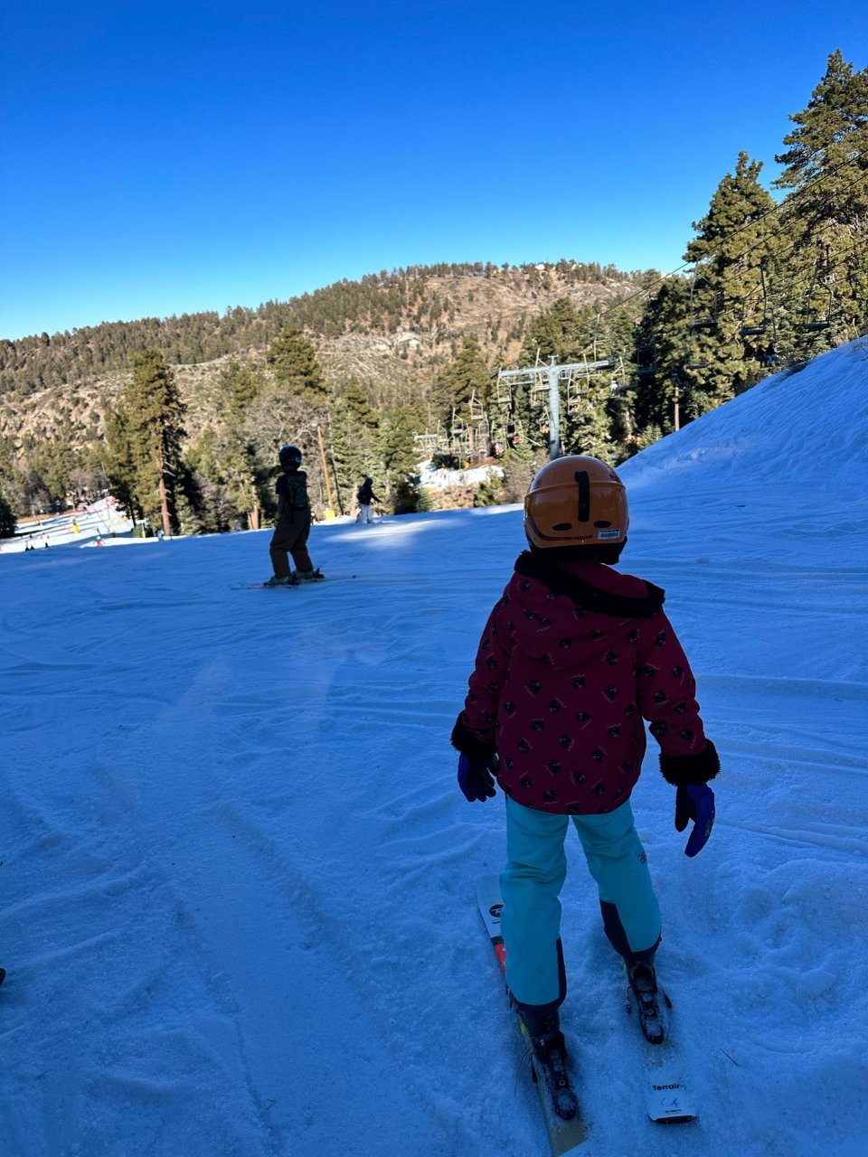 五岁小朋友 滑雪...