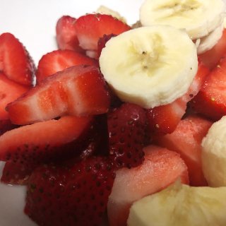 草莓🍓香蕉🍌smoothie 😋...