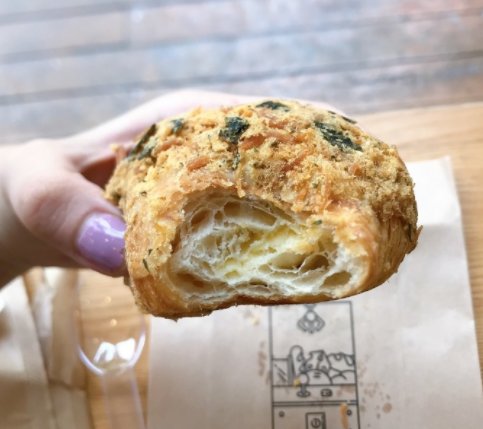 铺满酥脆的海苔肉松，也太满足了...