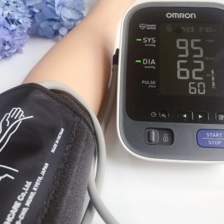 据说有件东西一定要为家里老人准备👉血压计...