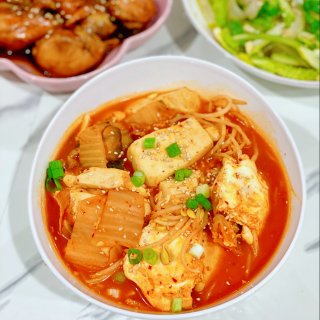 1⃣️8⃣️晚餐小饭桌：泡菜豆腐汤➕拌拉...