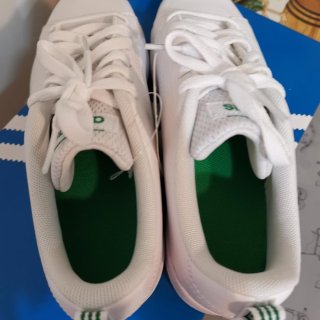 Adidas小白鞋 